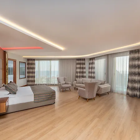 The Marilis Hill & 5* Okurcalar