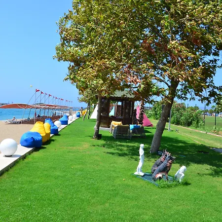 The Marilis Hill & 5*