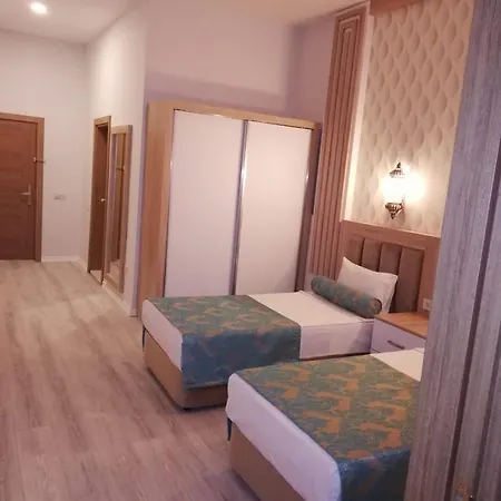 The Marilis Hill & 5* Okurcalar