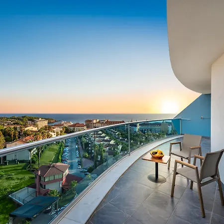 The Marilis Hill & 5*